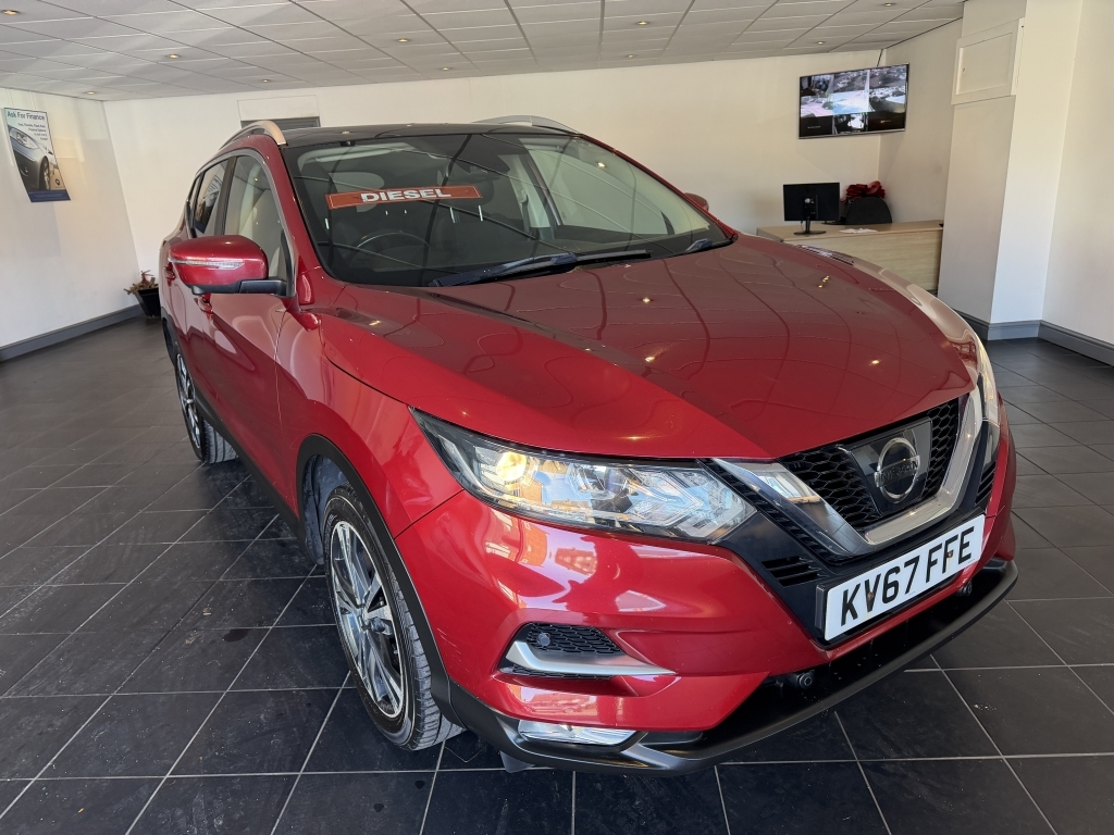 Nissan Qashqai 1.5 N-connecta Dci Red