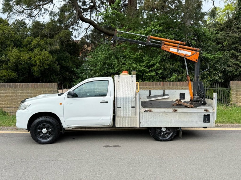 Toyota HILUX 2.5L Hl2 White #2