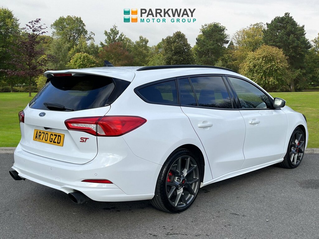 Ford Focus Estate AR70GZD White #4