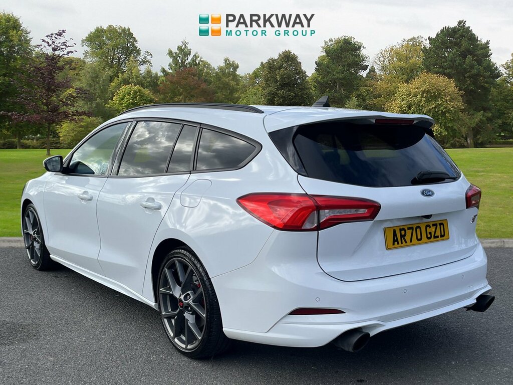 Ford Focus Estate AR70GZD White #6