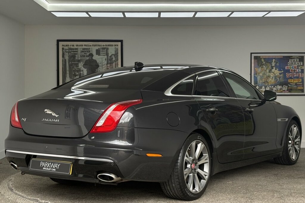 Jaguar XJ 3.0D Portfolio Saloon KF17ZPM Grey #4