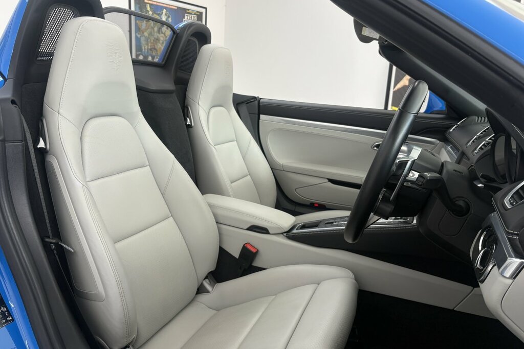 Porsche Boxster 2.7 2dr Silver #17