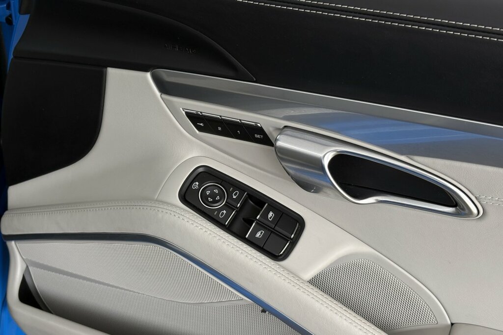 Porsche Boxster 2.7 2dr Silver #22