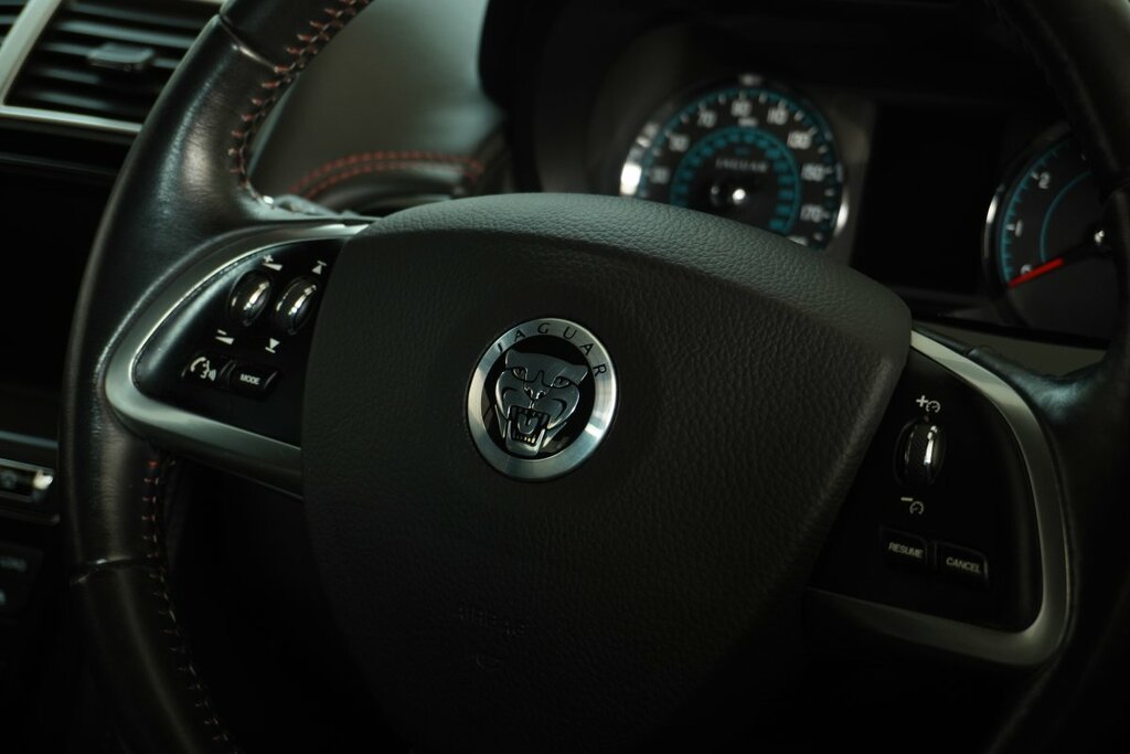 Jaguar XKR-S V8  #27