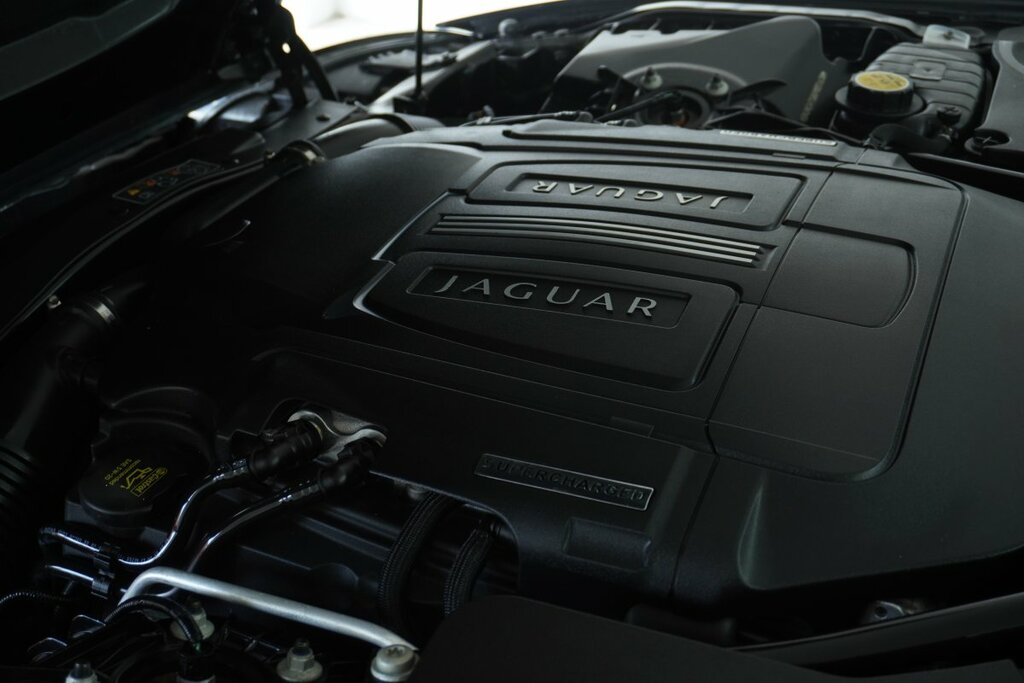 Jaguar XKR-S V8  #42