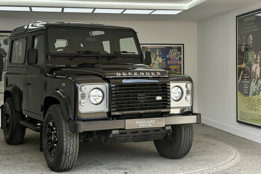 Land Rover Defender 90 2.2 Tdci Xs Black