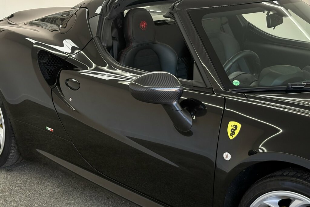Alfa Romeo 4C Convertible Red #10