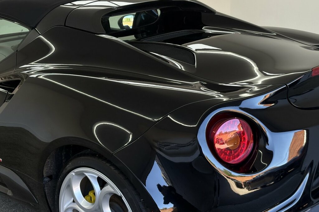Alfa Romeo 4C Convertible Red #18