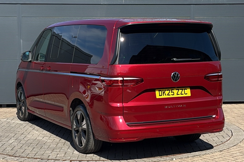 Volkswagen Multivan 2.0 Tdi Style Lwb Dsg 150 Ps DK25ZZC Red #3