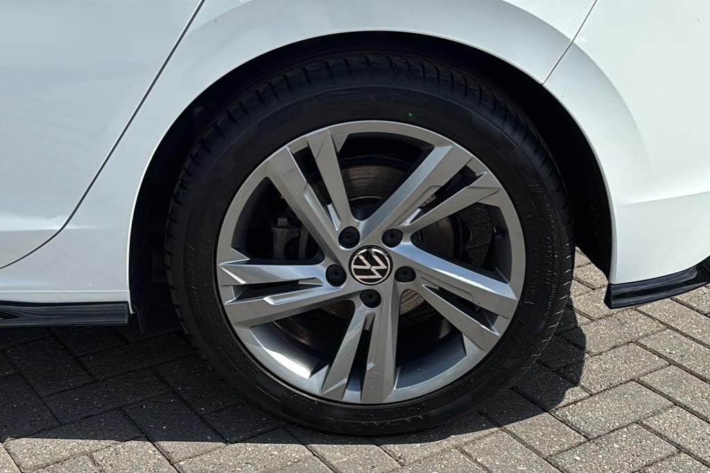 Volkswagen Golf 1.5 Etsi 150 R-line Dsg 150 Ps FG73TYO White #5