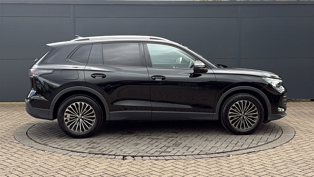 Volkswagen Tiguan 1.5 Etsi 150 Match Dsg 150 Ps FN75KLM Black #4