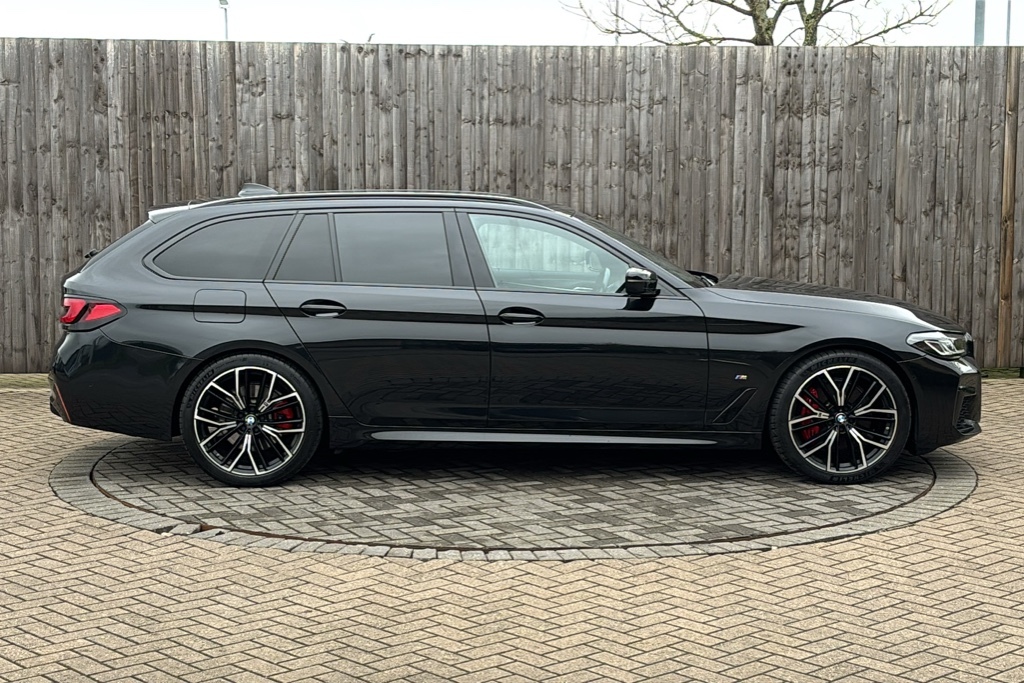 BMW 5 Series 520D Mht M Sport Step 190 Ps YJ23HRB Black #4