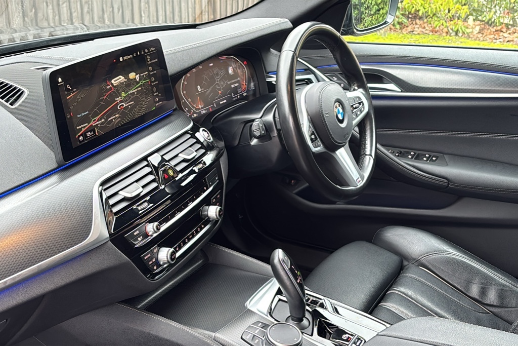 BMW 5 Series 520D Mht M Sport Step 190 Ps YJ23HRB Black #2