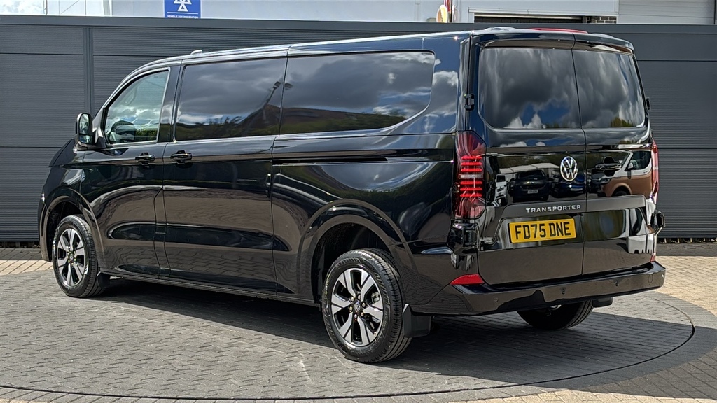 Volkswagen Transporter 2.0 Tdi 150 Commerce Pro Van 150 Ps FD75DNE Black #3