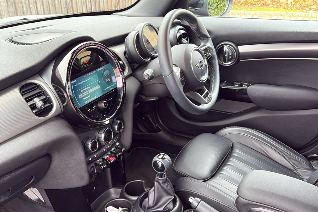 Mini Hatch 1.5 Cooper Exclusive 136 Ps FE22WXU Grey #2