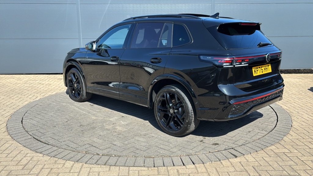 Volkswagen Tiguan 2.0 Tdi R-line Dsg 150 Ps KP75HHT Black #3