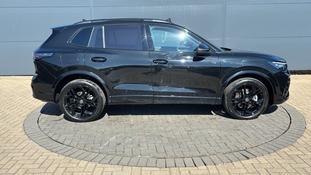 Volkswagen Tiguan 2.0 Tdi R-line Dsg 150 Ps KP75HHT Black #4