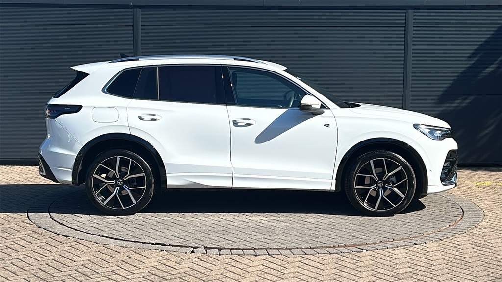 Volkswagen Tiguan 1.5 Etsi 150 R-line Dsg 150 Ps FN75KLU White #4