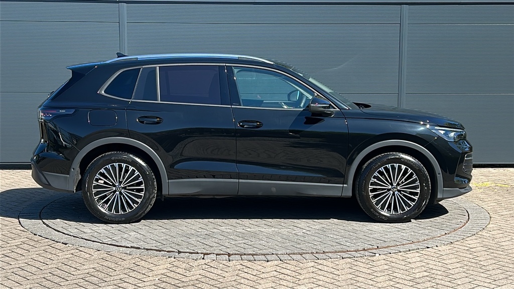 Volkswagen Tiguan 1.5 Etsi 150 Match Dsg 150 Ps FN75KLK Black #4