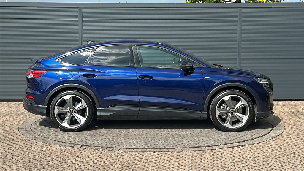 Audi Q4 E Tron 150Kw 40 82Kwh Black Edition 204 Ps LY24AKU Blue #4