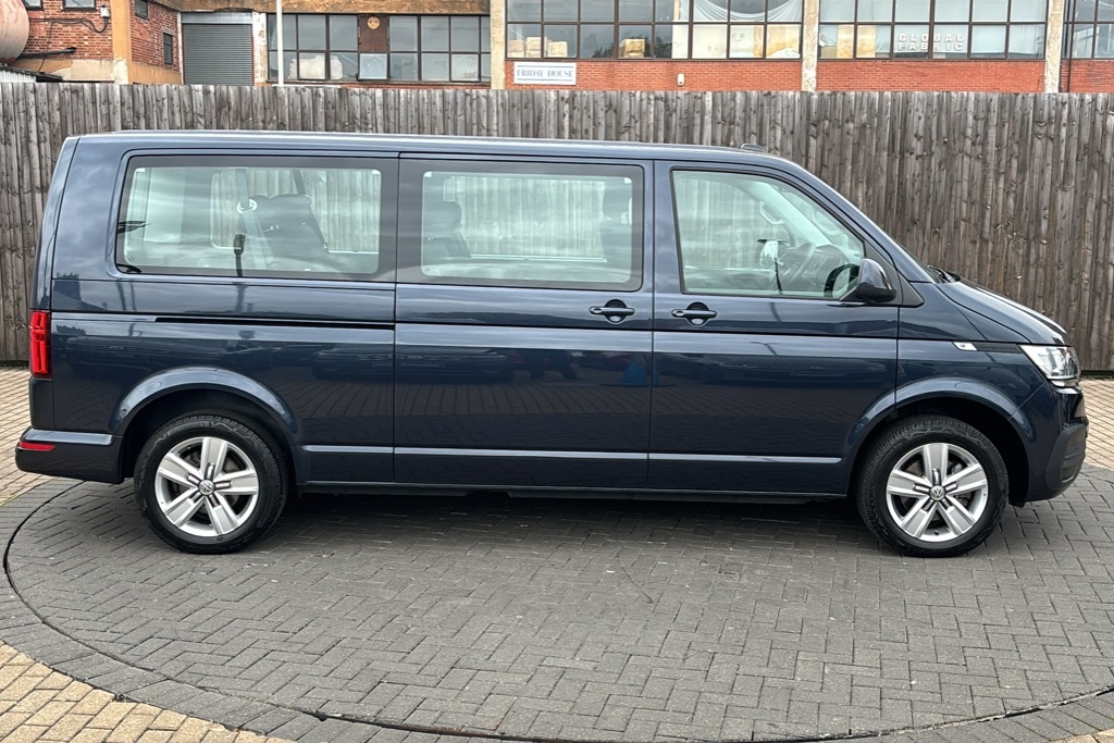 Volkswagen Transporter 2.0 Tdi 150Ps Se Minibus 150 Ps FH24TXO Blue #4