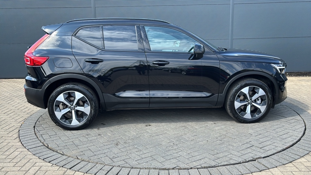 Volvo XC40 2.0 B4p Plus Dark 197 Ps WF75CHZ Black #4