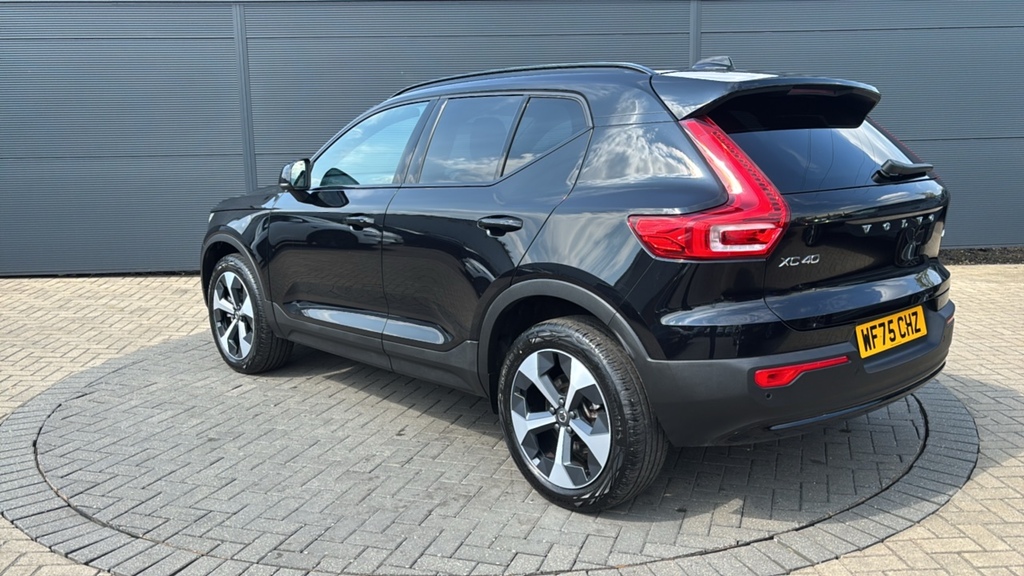 Volvo XC40 2.0 B4p Plus Dark 197 Ps WF75CHZ Black #3