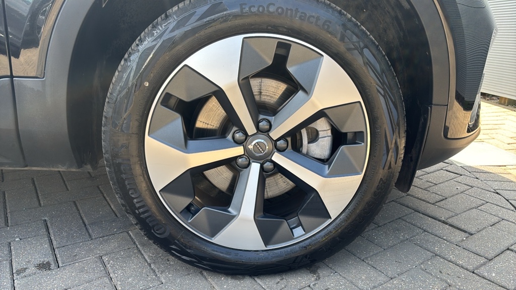 Volvo XC40 2.0 B4p Plus Dark 197 Ps WF75CHZ Black #5