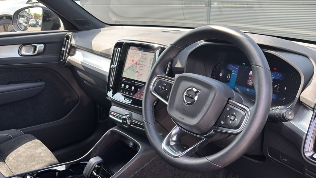 Volvo XC40 2.0 B4p Plus Dark 197 Ps WF75CHZ Black #6