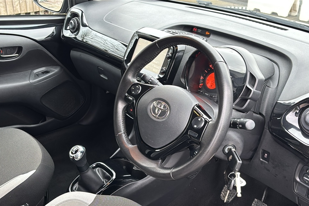 Toyota Aygo 1.0 Vvt-i X-press 68 Ps DU17CAV Black #6
