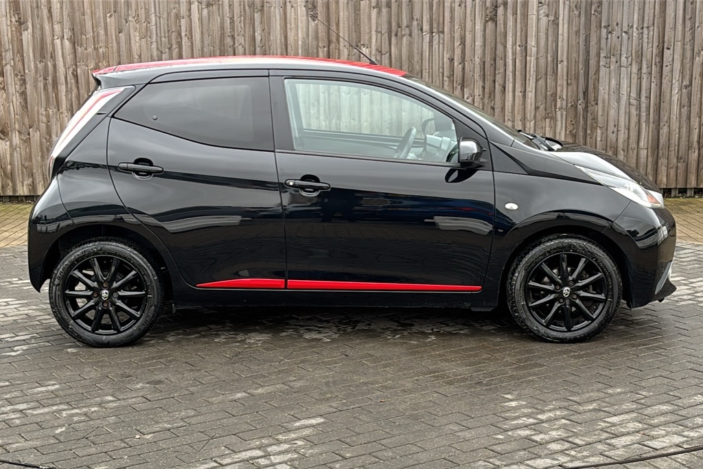 Toyota Aygo 1.0 Vvt-i X-press 68 Ps DU17CAV Black #4