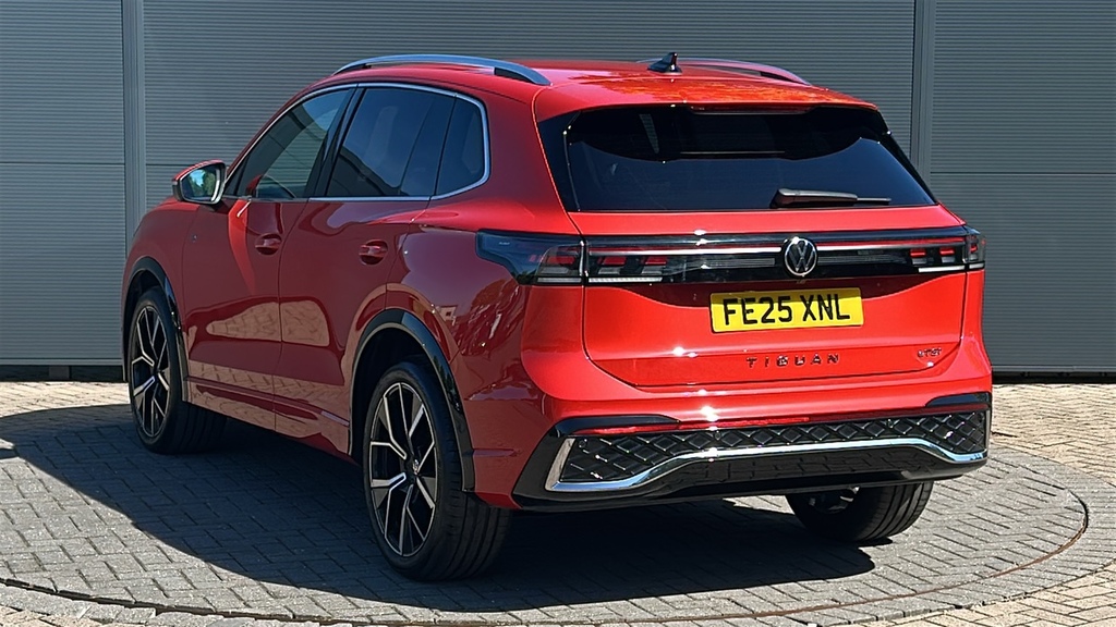 Volkswagen Tiguan 1.5 Etsi 150 R-line Dsg 150 Ps FE25XNL Red #3