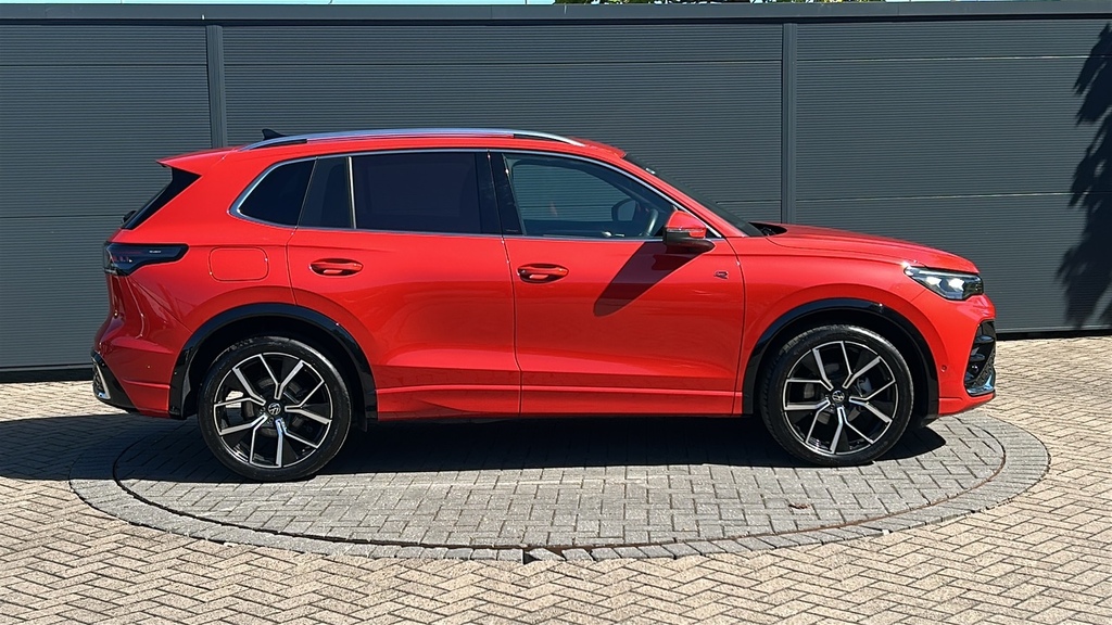 Volkswagen Tiguan 1.5 Etsi 150 R-line Dsg 150 Ps FE25XNL Red #4
