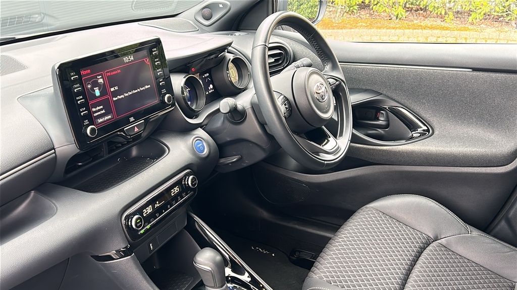 Toyota Yaris 1.5 Hybrid Dynamic Cvt 116 Ps KM22DZD White #2