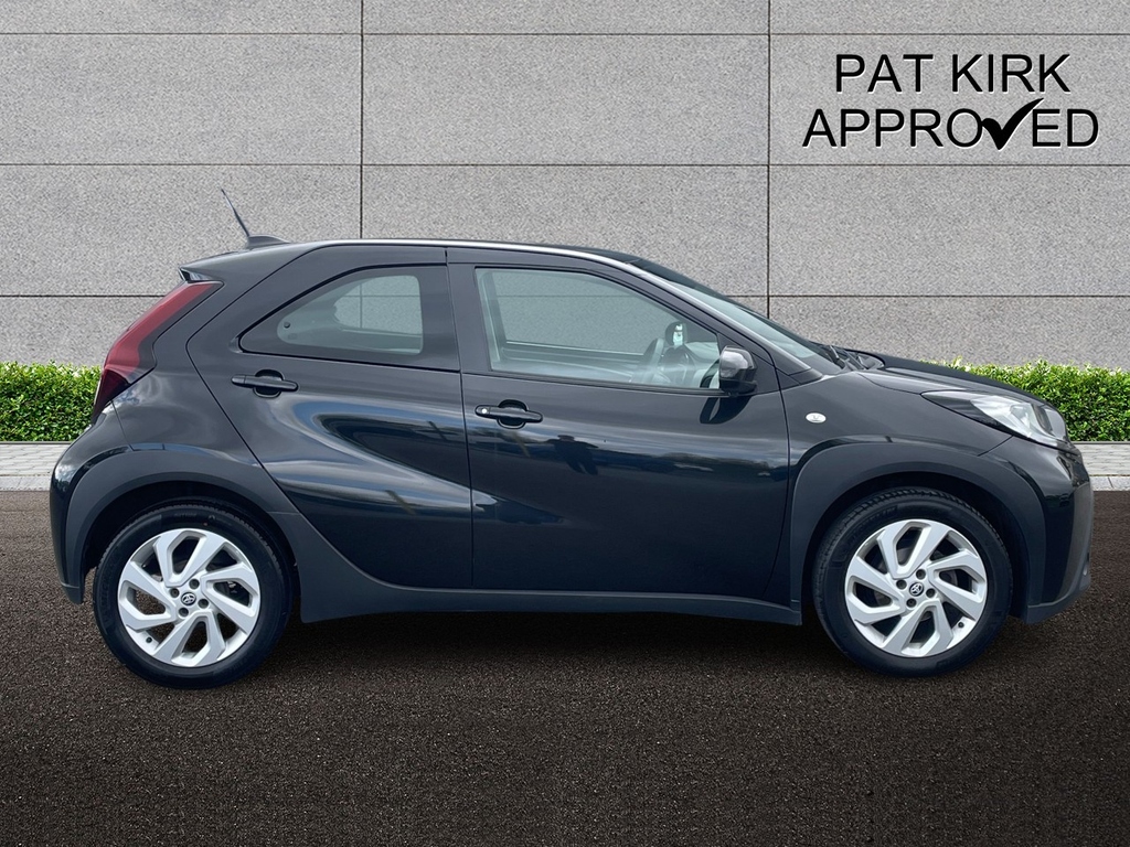 Toyota Aygo X 1.0 Vvt-i Pure URZ4845 Black #3