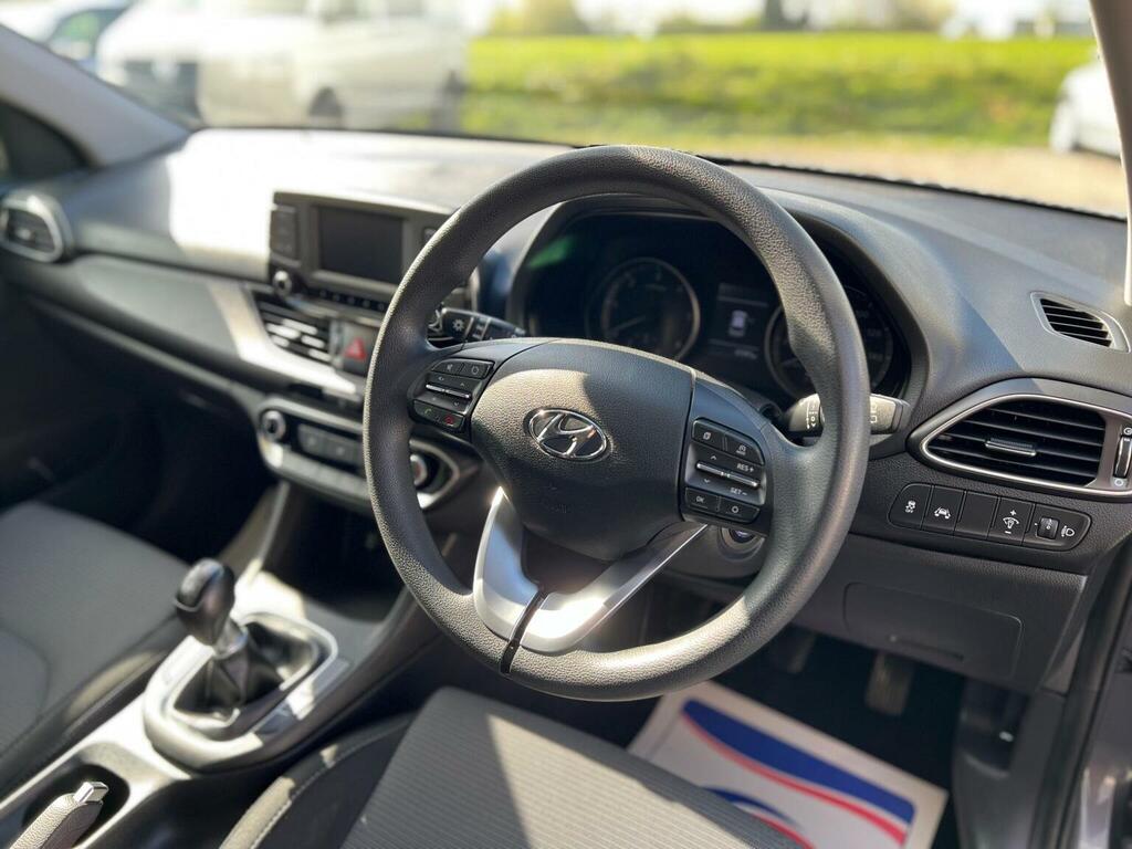 Hyundai I30 1.6 Crdi Blue Drive Se Euro 6 Ss Grey #2