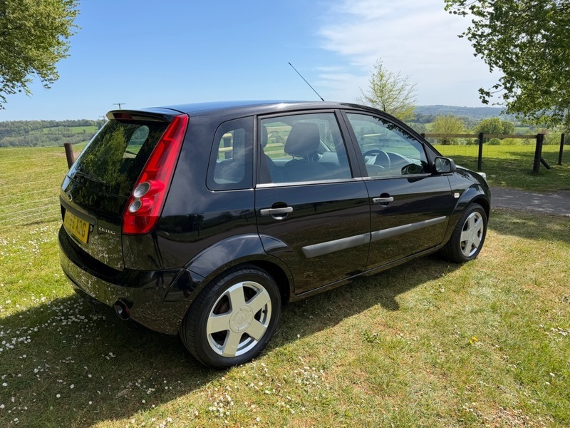 Ford Fiesta Zetec Climate 16V Black #5