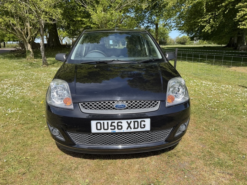 Ford Fiesta Zetec Climate 16V Black #2
