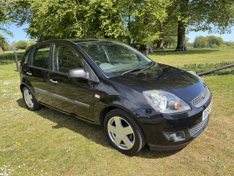 Ford Fiesta Zetec Climate 16V Black #3