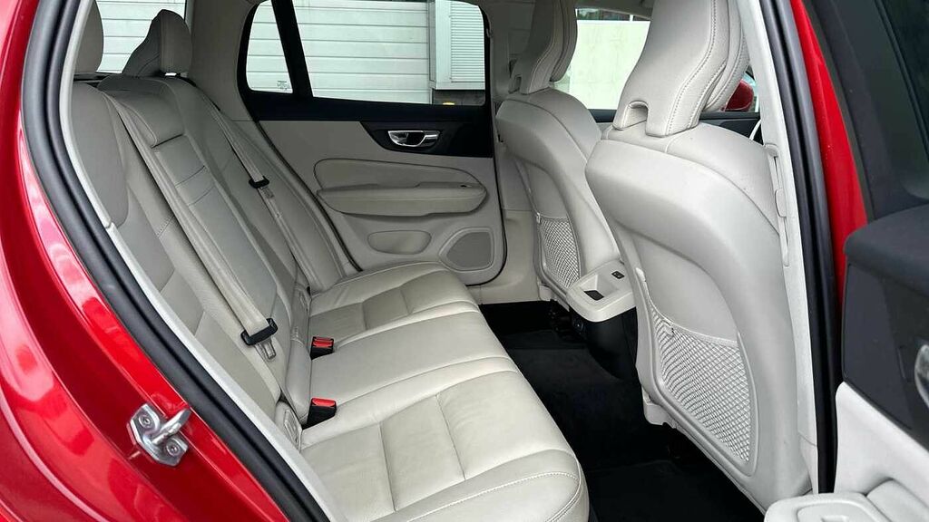Volvo V60 Momentum, B4 Mild Hybrid ND71VPC Red #6