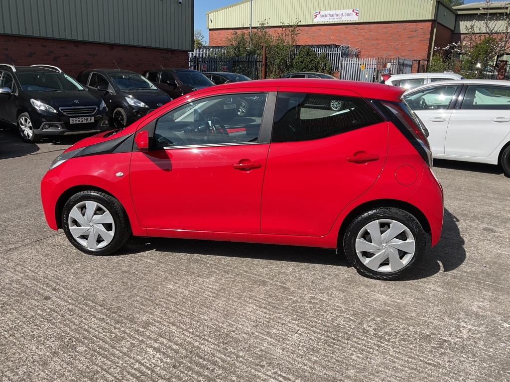 Toyota Aygo Hatchback 1.0 Vvt-i X-play PF64SXA Red #3