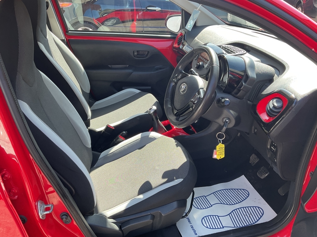 Toyota Aygo Hatchback 1.0 Vvt-i X-play PF64SXA Red #6