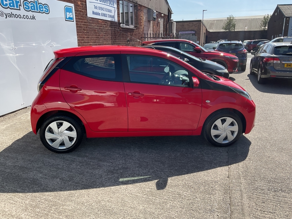 Toyota Aygo Hatchback 1.0 Vvt-i X-play PF64SXA Red #5