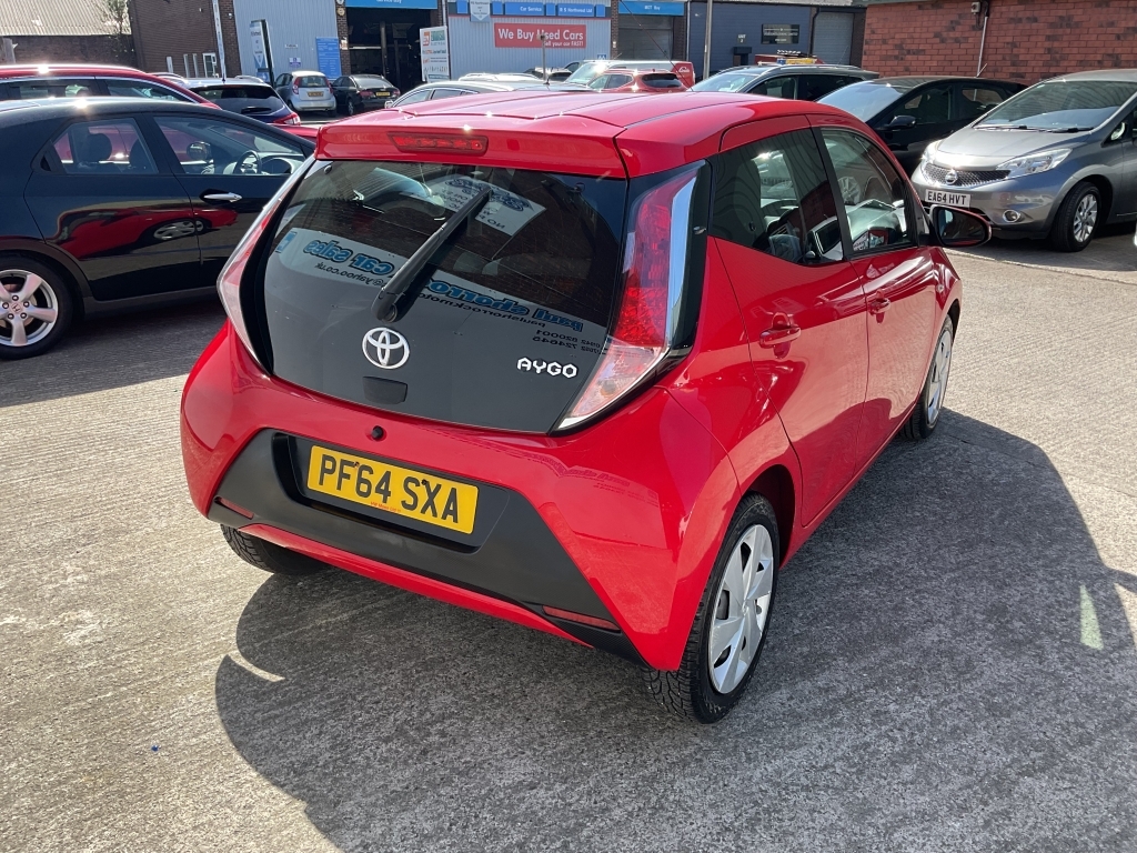 Toyota Aygo Hatchback 1.0 Vvt-i X-play PF64SXA Red #4