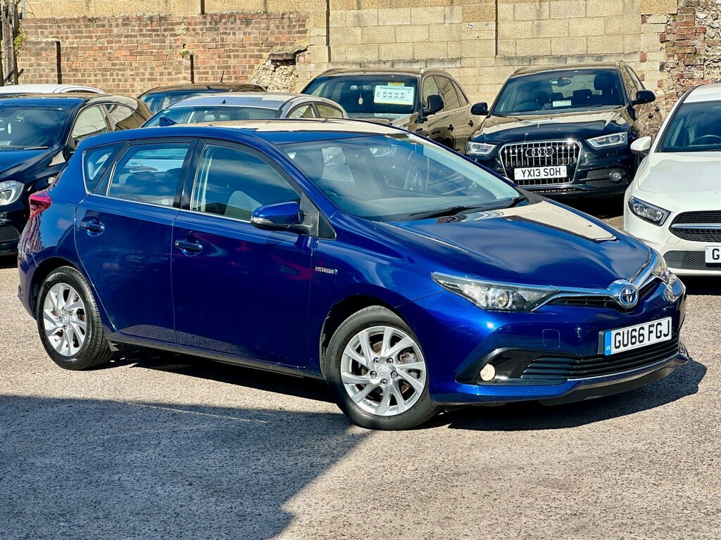 Toyota Auris Hatchback Blue