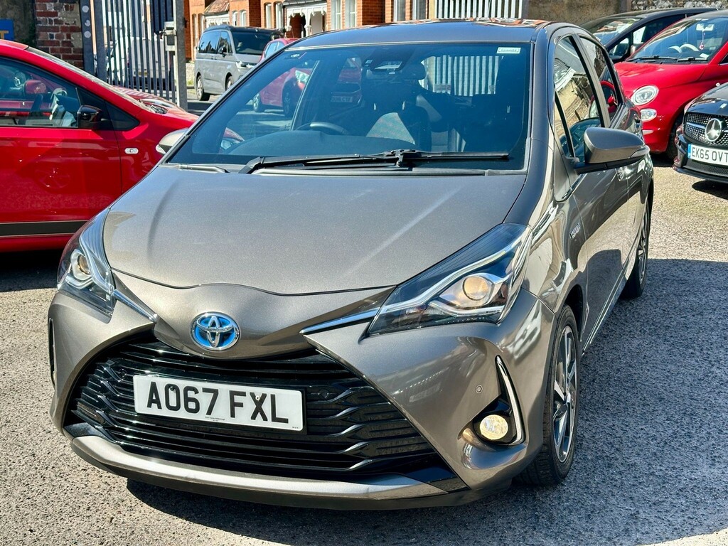Toyota Yaris Hatchback AO67FXL Brown #3