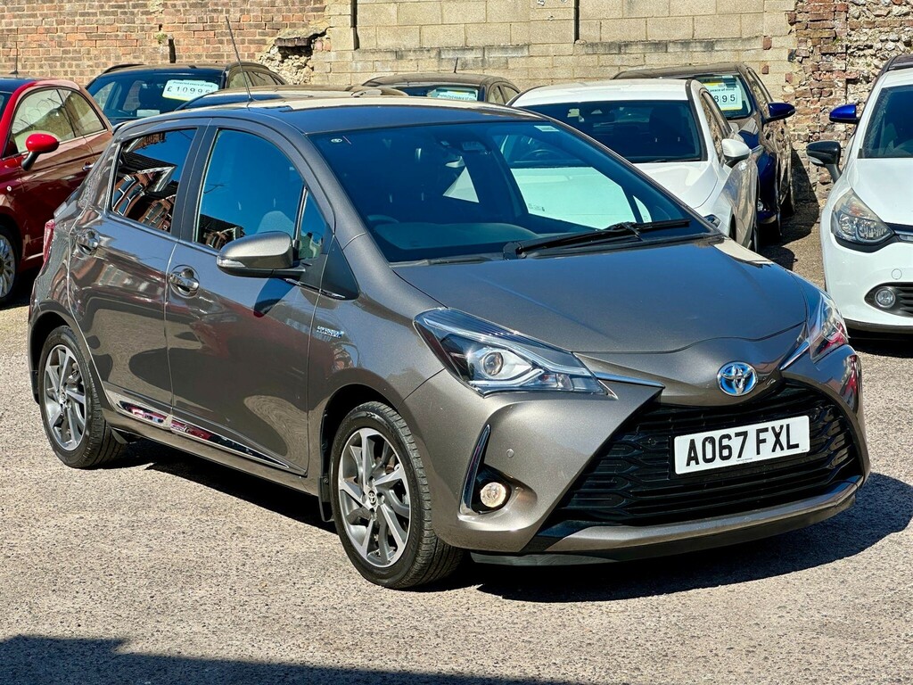 Toyota Yaris Hatchback AO67FXL Brown #5