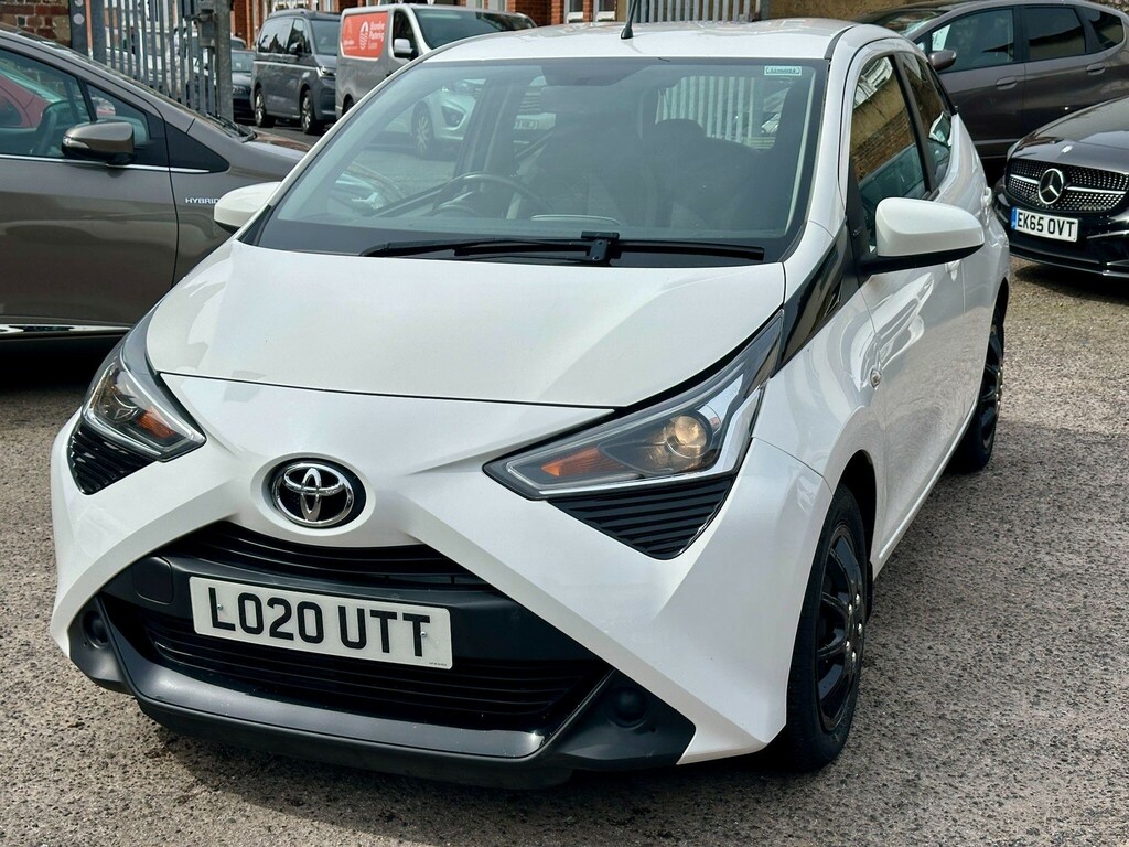 Toyota Aygo Hatchback LO20UTT White #3