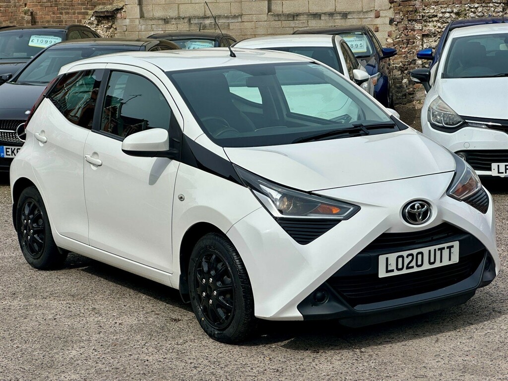 Toyota Aygo Hatchback LO20UTT White #5