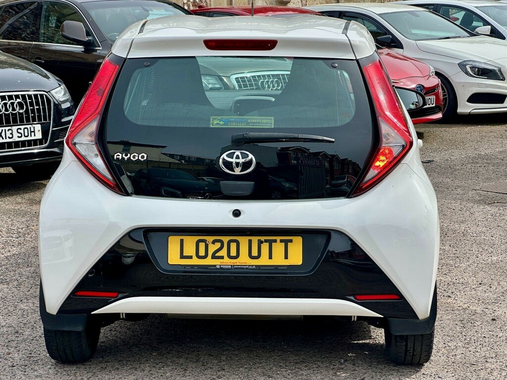 Toyota Aygo Hatchback LO20UTT White #6